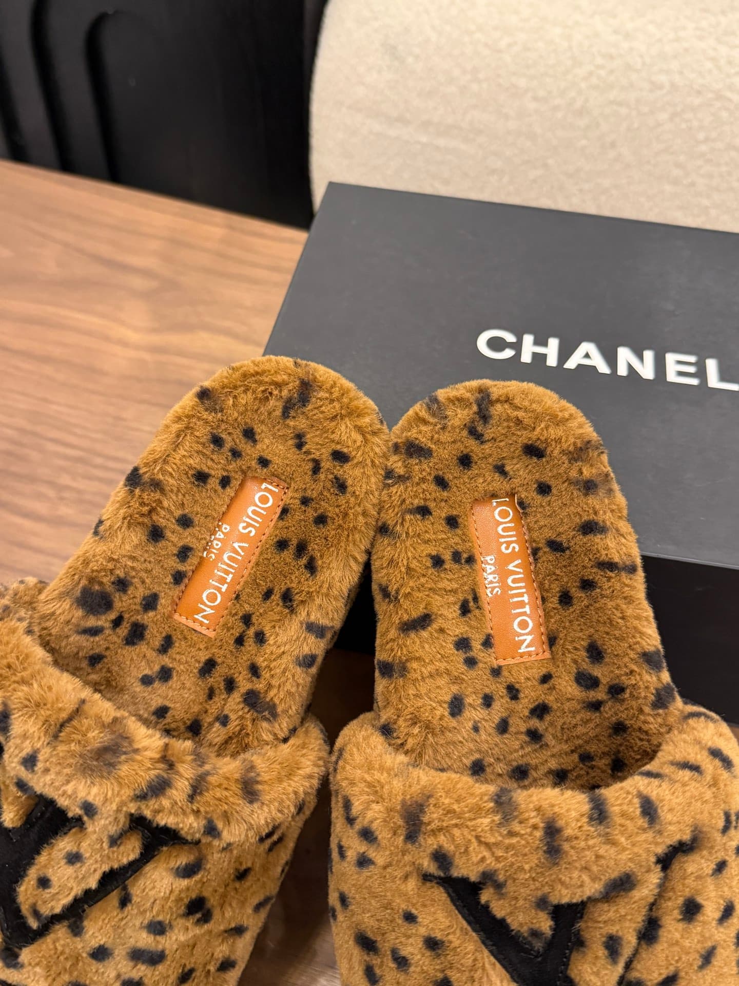 D8949 LV 26K New type of fuzzy slippers! — image 8