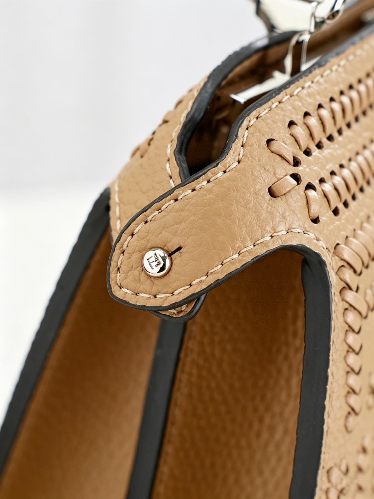 C2886 ～Model 33208 ✨ This iconic peekaboo design represents an ideal compact handbag. It is crafted in the same color scheme as 306, using large-sized buttons with hand-sewn edges, reflecting traditional Selleria craftsmanship. 🔥 Made from high-quality pi — image 6