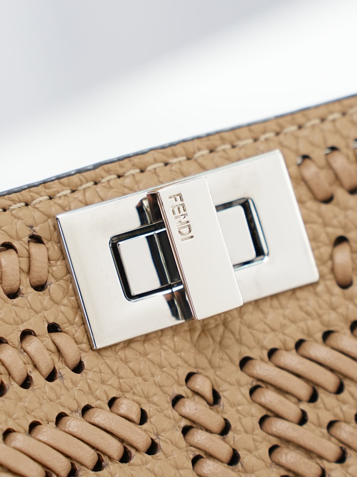 C2886 ～Model 33208 ✨ This iconic peekaboo design represents an ideal compact handbag. It is crafted in the same color scheme as 306, using large-sized buttons with hand-sewn edges, reflecting traditional Selleria craftsmanship. 🔥 Made from high-quality pi — image 4