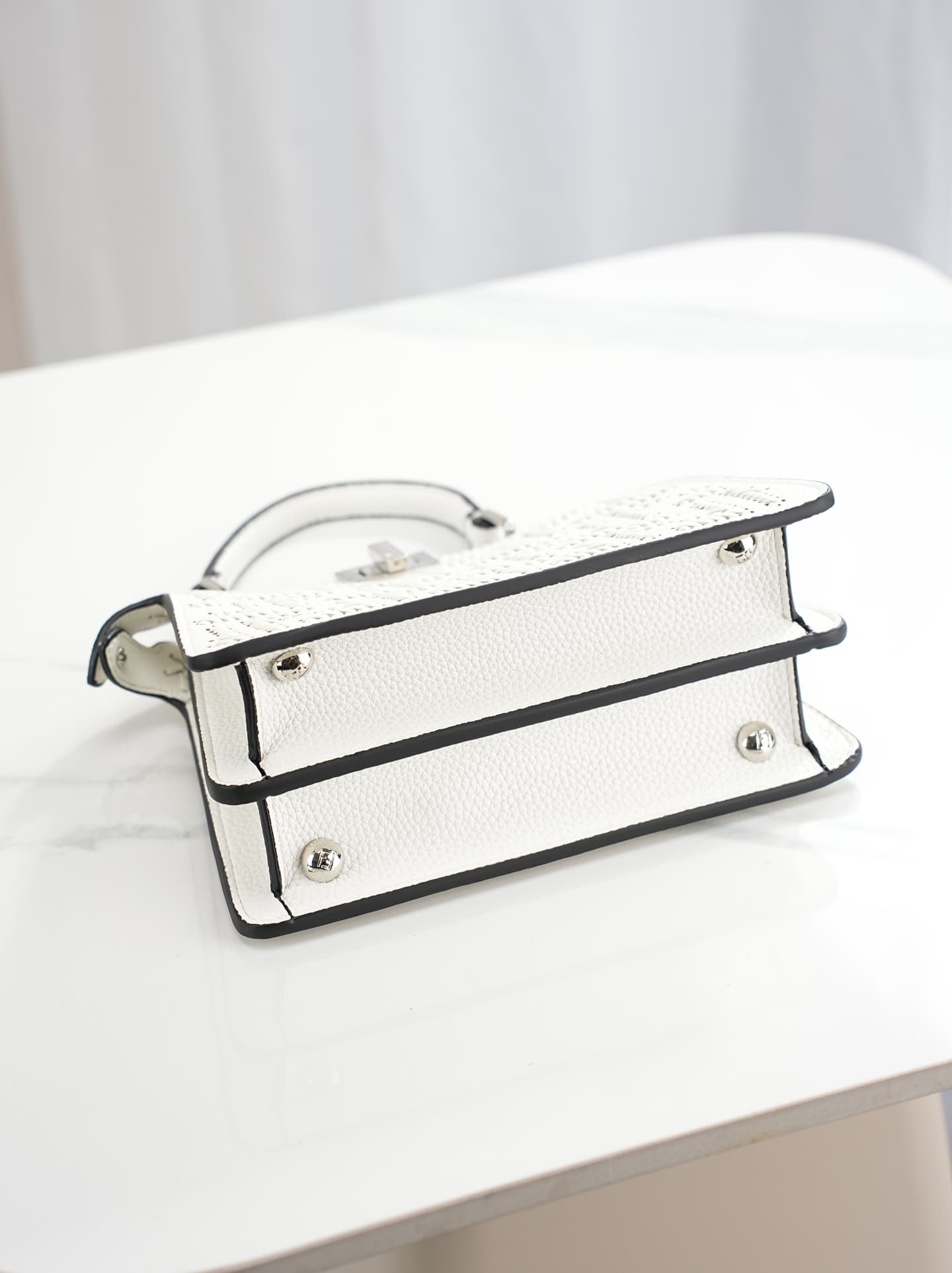 C2885 ～Model 33208 ✨ This iconic Peekaboo iseeu handbag features a compact design. It is made from the same color fabric as 306, using hand-stitched seams, and embodies the traditional Selleria craftsmanship. 🔥 Made from high-quality pigeon-gray Cuoio Rom — image 4