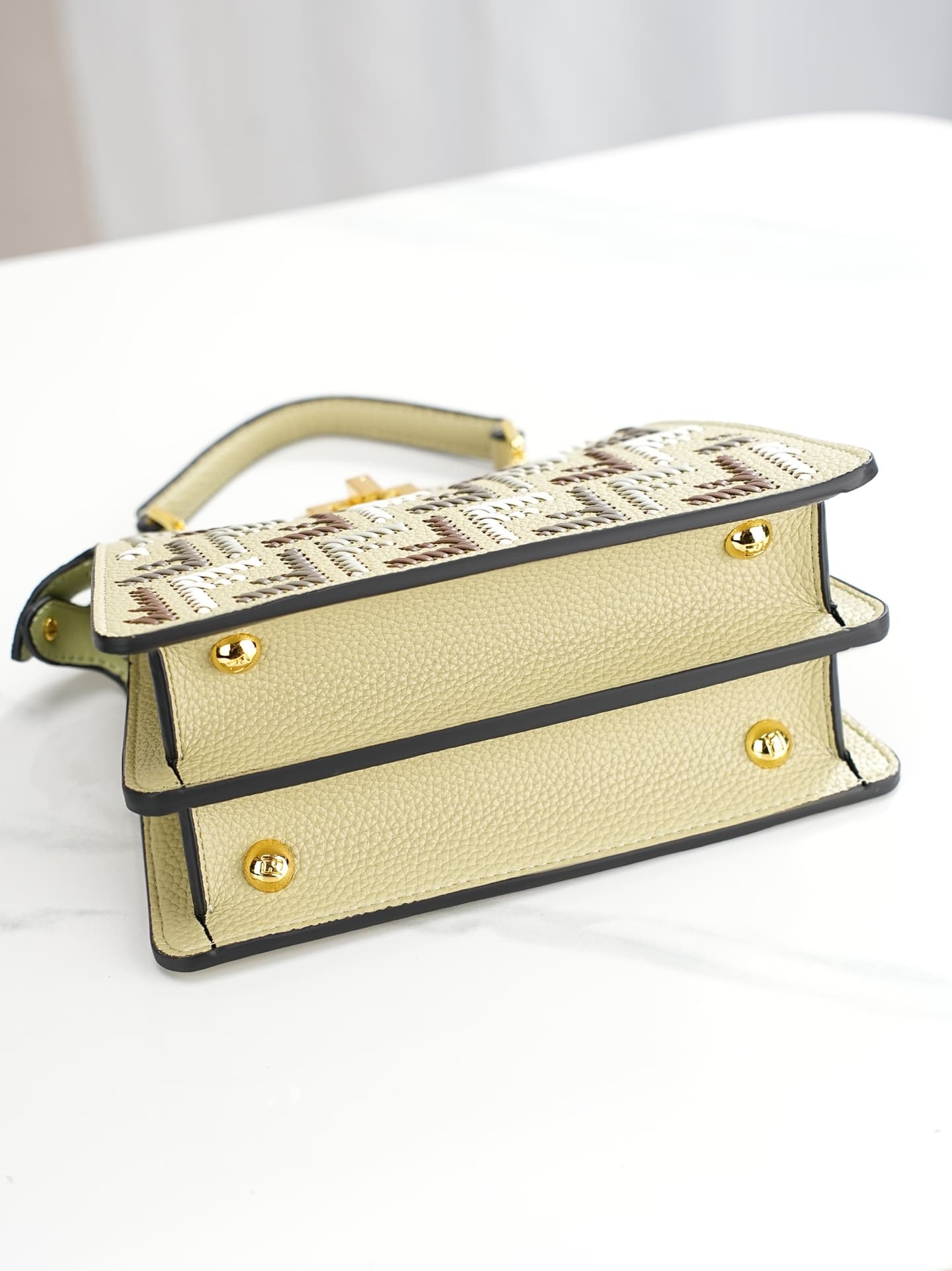 C2884 ～Model 33208 ✨ This iconic peekaboo-style handbag is an ideal compact accessory. It is crafted in the same color scheme as 306, using large-sized stitches with visible stitches, reflecting the traditional Selleria craftsmanship. 🔥 Made from high-qua — image 4