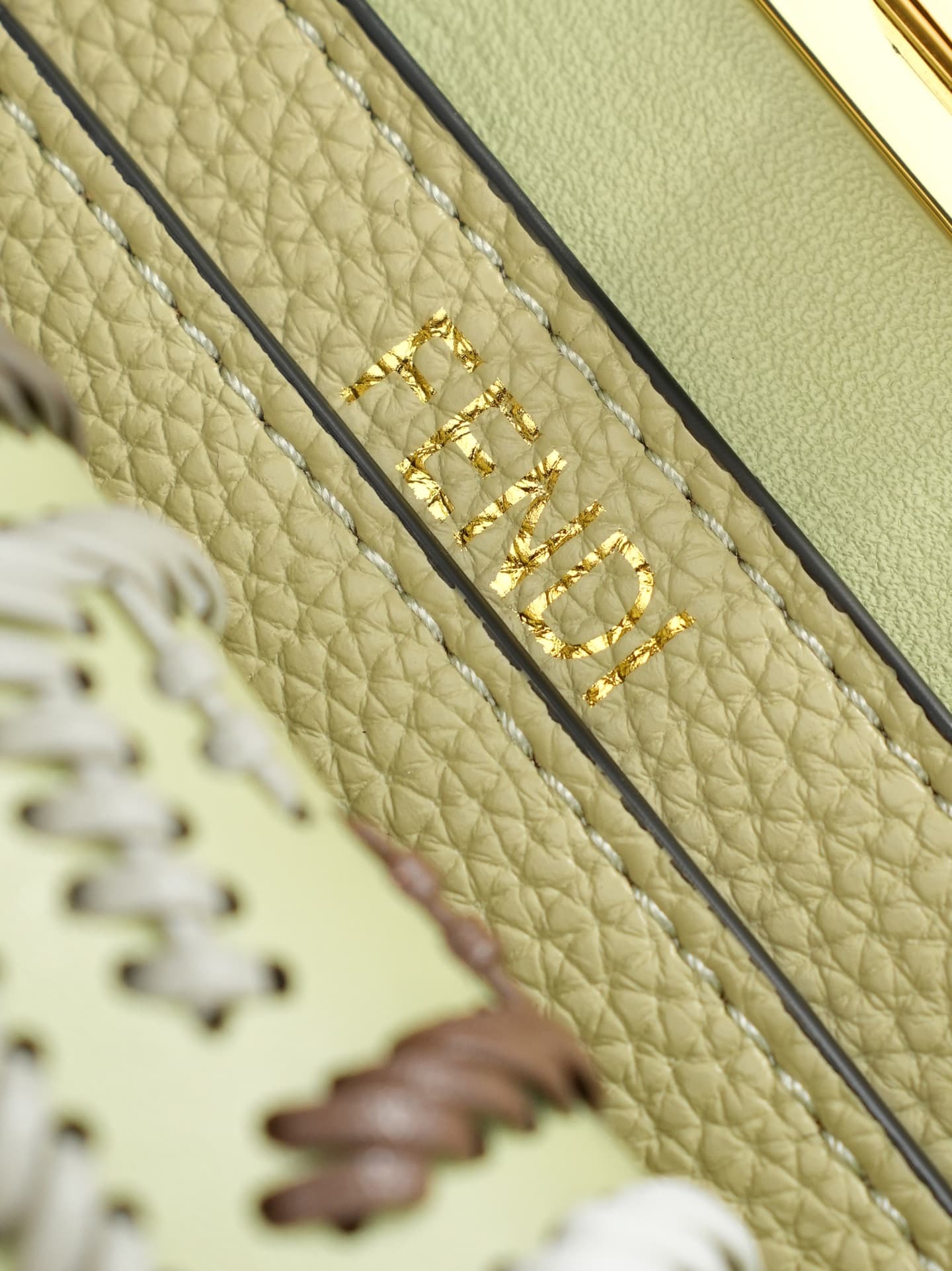 C2884 ～Model 33208 ✨ This iconic peekaboo-style handbag is an ideal compact accessory. It is crafted in the same color scheme as 306, using large-sized stitches with visible stitches, reflecting the traditional Selleria craftsmanship. 🔥 Made from high-qua — image 5