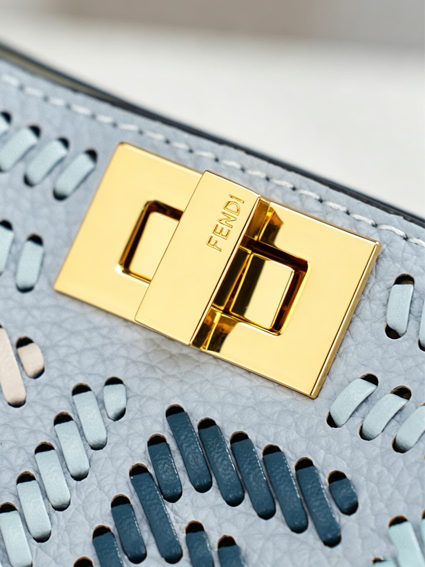 C2888 ～Model 33208 ✨ This iconic peekaboo-style compact handbag is crafted in the same color scheme as 306, using large-sized pleated seams and hand-stitching techniques characteristic of the Selleria craft. 🔥 Made from high-quality pigeon-gray Cuoio Roma — image 8