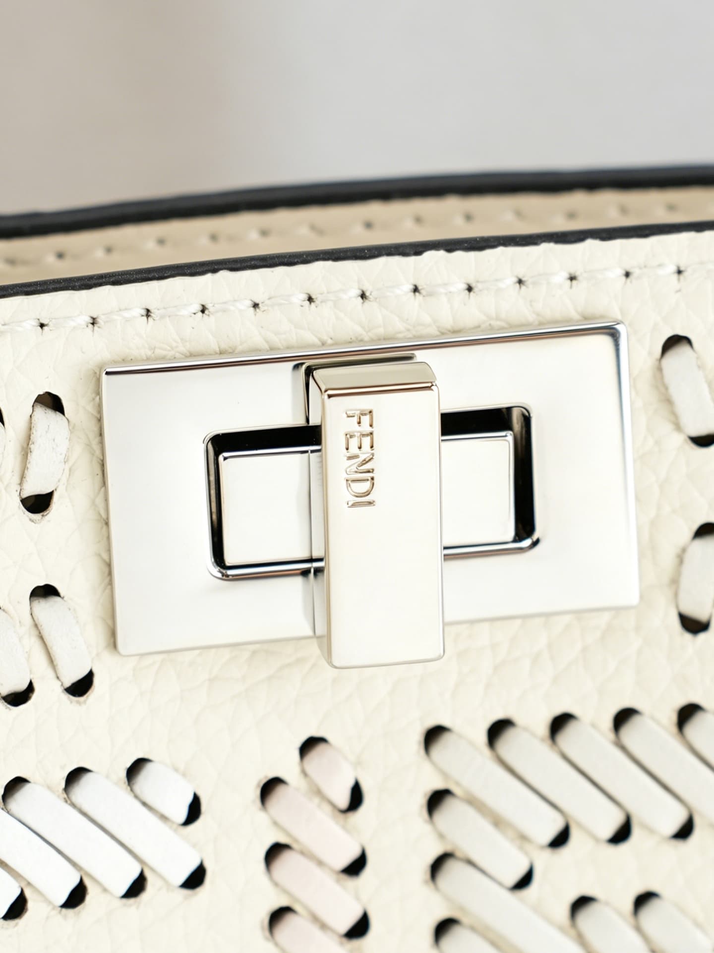 C2889 ～Model 33208 ✨ This iconic peekaboo design is a compact handbag ideal for everyday use. It is crafted in the same color scheme as 306, using hand-stitched seams, and embodies the traditional Selleria craftsmanship. 🔥 Made from high-quality pigeon-gr — image 7