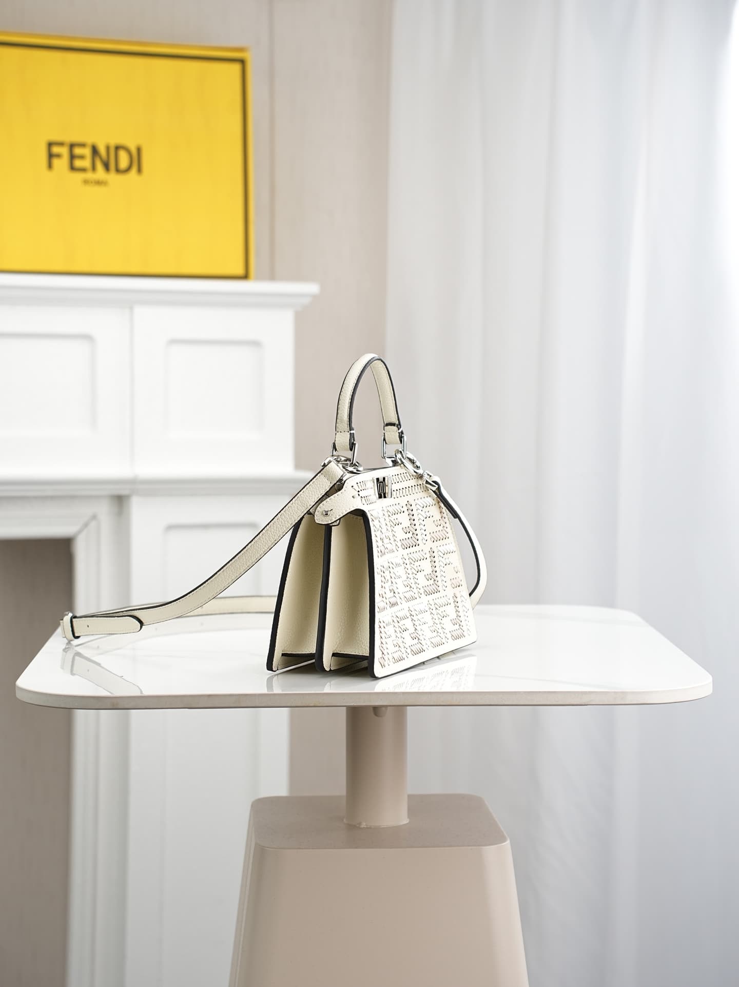 C2889 ～Model 33208 ✨ This iconic peekaboo design is a compact handbag ideal for everyday use. It is crafted in the same color scheme as 306, using hand-stitched seams, and embodies the traditional Selleria craftsmanship. 🔥 Made from high-quality pigeon-gr — image 2