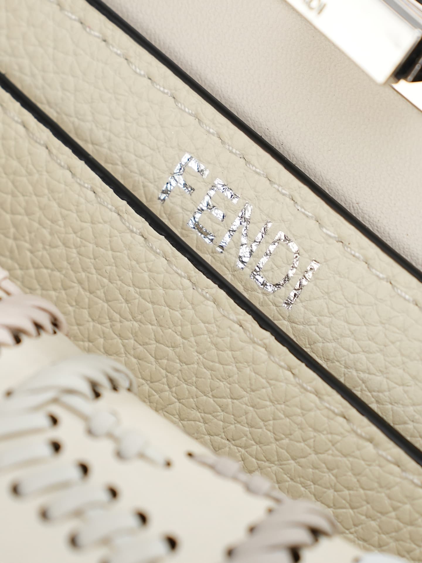 C2889 ～Model 33208 ✨ This iconic peekaboo design is a compact handbag ideal for everyday use. It is crafted in the same color scheme as 306, using hand-stitched seams, and embodies the traditional Selleria craftsmanship. 🔥 Made from high-quality pigeon-gr — image 8