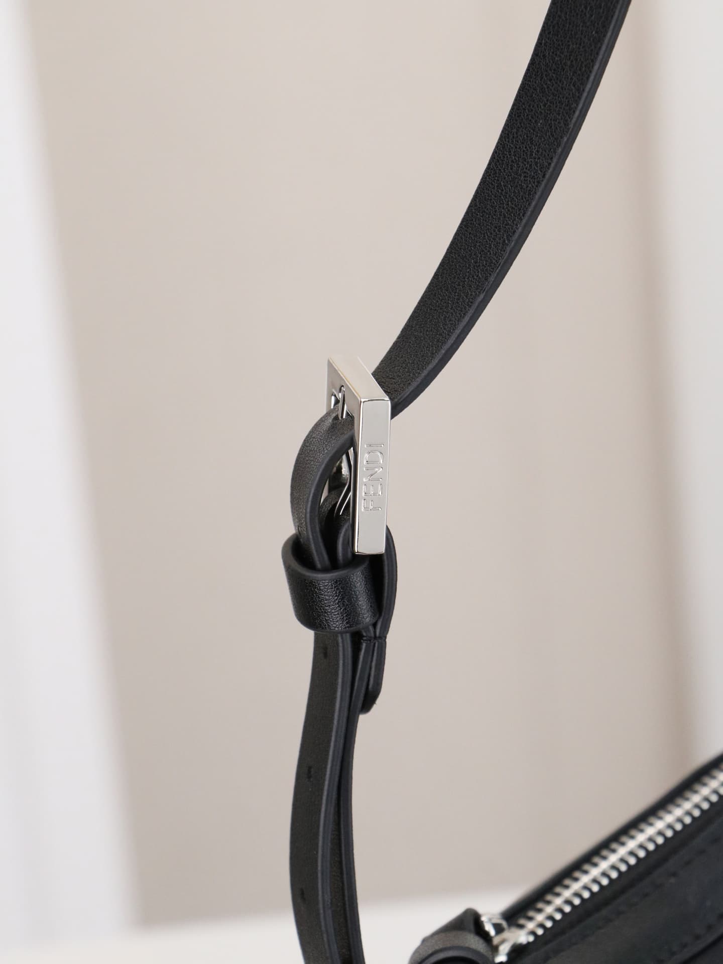 C2873 The medium-sized 4409 Simply FENDI handbag is a soft crossbody bag that appeared at the autumn and winter fashion shows. It draws its inspiration from the classic design of 20 and 90 from the early years of that era; it was named after its elegant,  — image 6