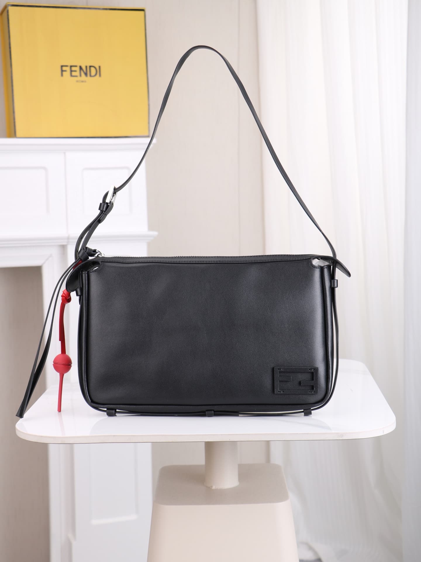C2873 The medium-sized 4409 Simply FENDI handbag is a soft crossbody bag that appeared at the autumn and winter fashion shows. It draws its inspiration from the classic design of 20 and 90 from the early years of that era; it was named after its elegant,  — image 1