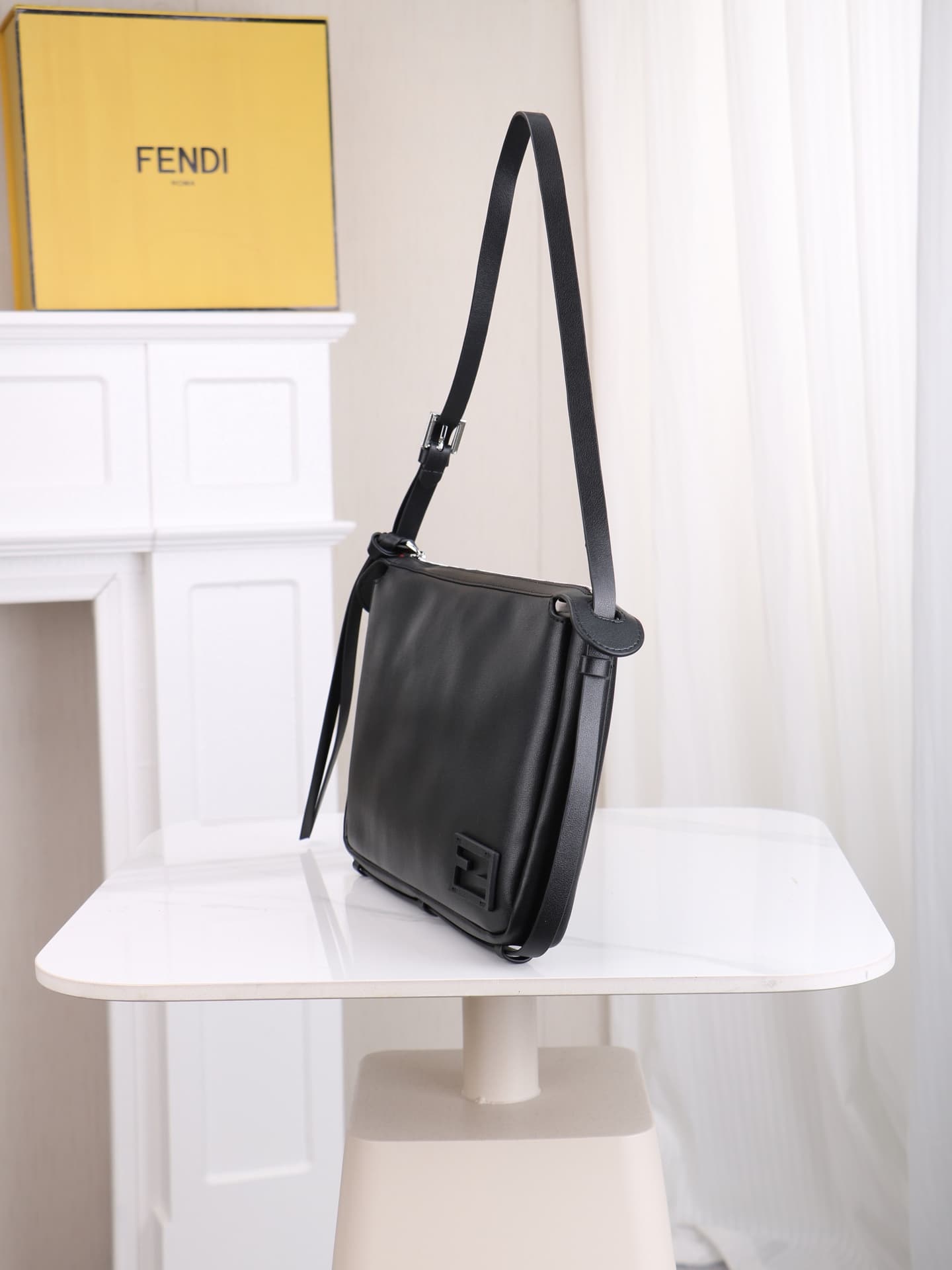C2873 The medium-sized 4409 Simply FENDI handbag is a soft crossbody bag that appeared at the autumn and winter fashion shows. It draws its inspiration from the classic design of 20 and 90 from the early years of that era; it was named after its elegant,  — image 3