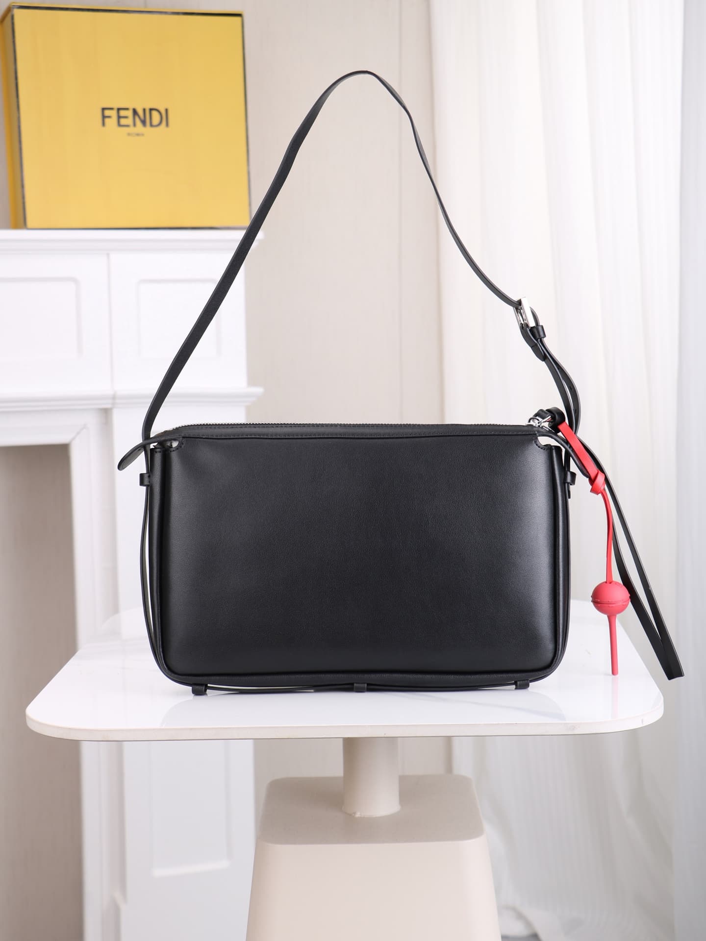 C2873 The medium-sized 4409 Simply FENDI handbag is a soft crossbody bag that appeared at the autumn and winter fashion shows. It draws its inspiration from the classic design of 20 and 90 from the early years of that era; it was named after its elegant,  — image 2