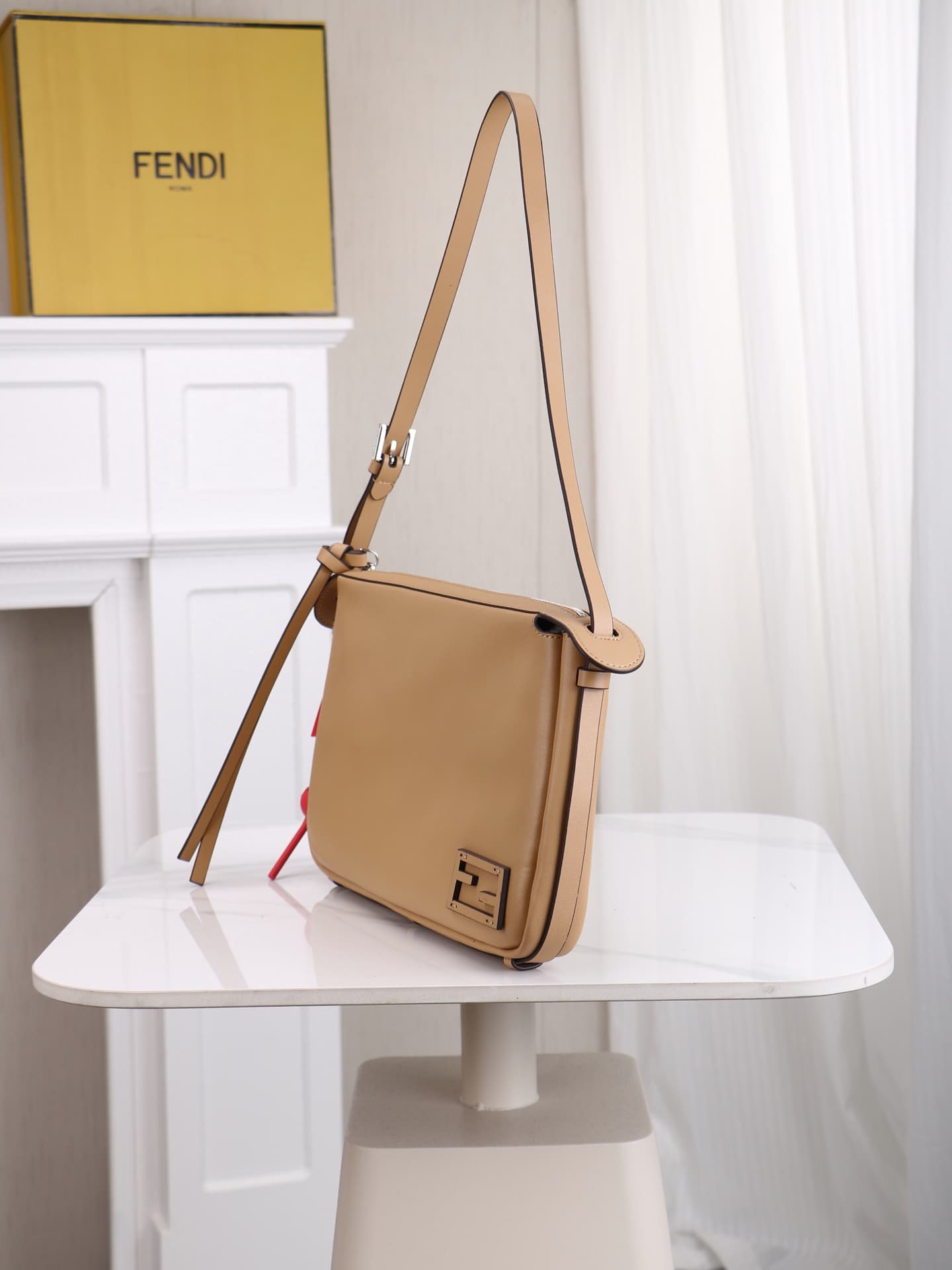C2871 The medium-sized 4409 Simply FENDI handbag is a soft crossbody bag that appeared at the autumn and winter fashion shows. It draws its inspiration from the classic design of 20 and 90 from the early years of that era; it was named after its elegant,  — image 4