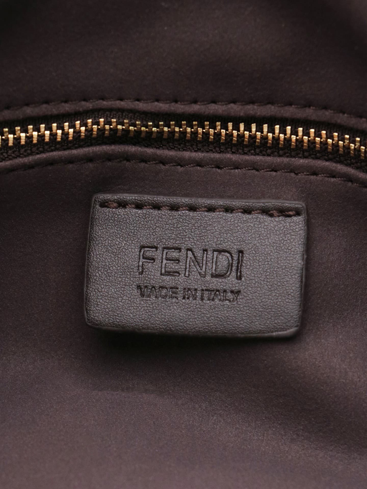 C2874 Model 7718 – the latest trendy medium-size script pattern. The classic script pattern fabric is paired with dark coffee calf leather, giving a sophisticated, relaxed feel. It features hand-sewn leather-like hardware buttons; it’s subtle yet eye-catc — image 8