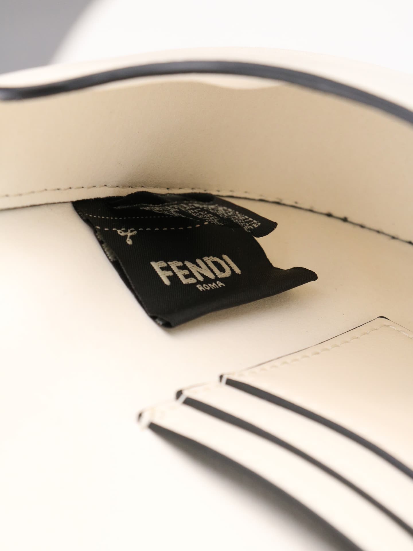 C2876 Model 7758 – a compact and portable design. It comes with a separate card holder, making it also suitable as a wallet. Its small size makes it highly versatile; it’s also easier to use. Dimensions: 21*4*11cm. Model number: 7758 — image 8