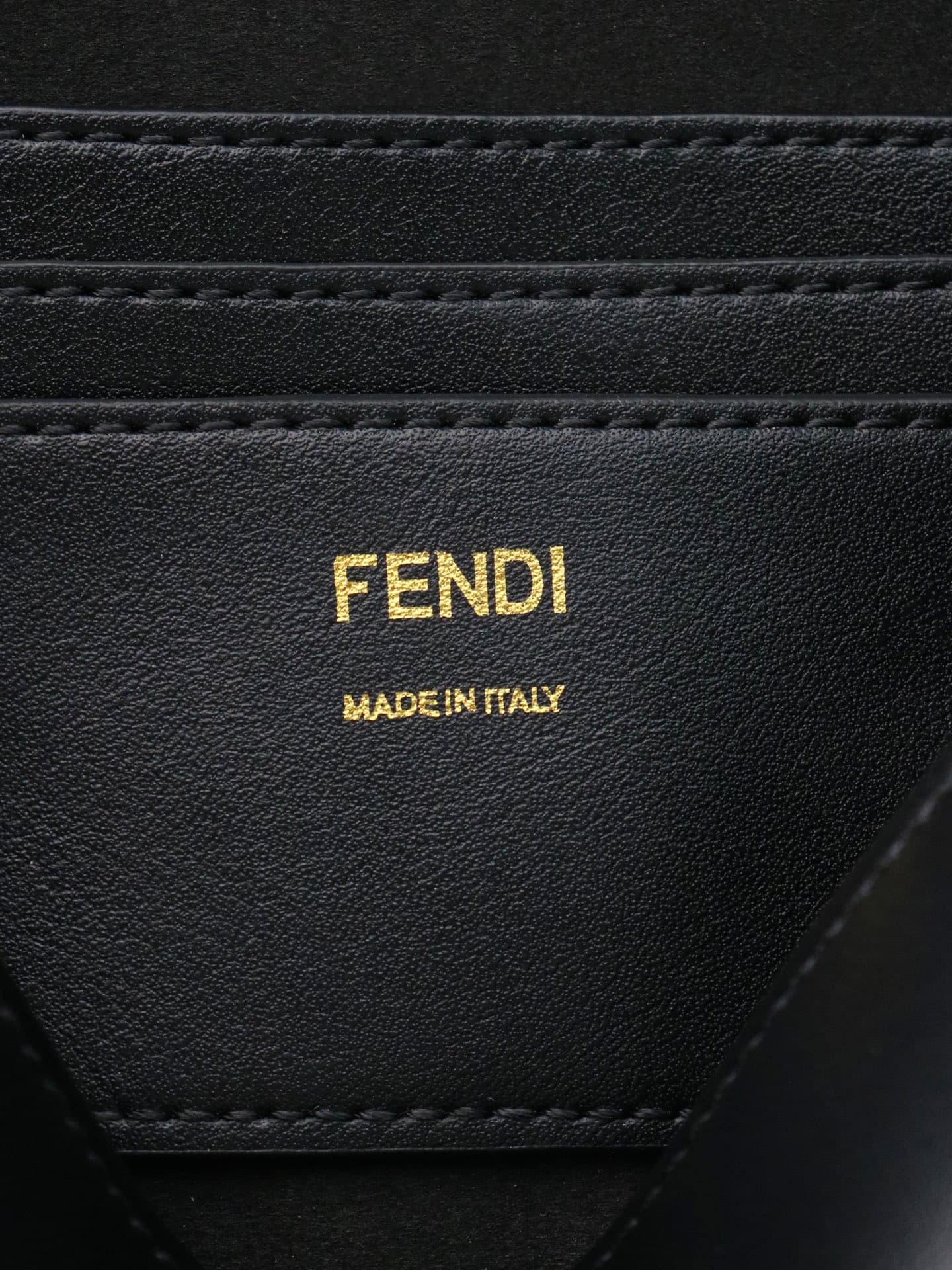 C2878 Model 7758 – a compact and portable design. It comes with a separate card holder, making it also suitable as a wallet. Its small size makes it highly versatile; it’s also easier to use. Dimensions: 21*4*11cm. Model number: 7758 — image 7