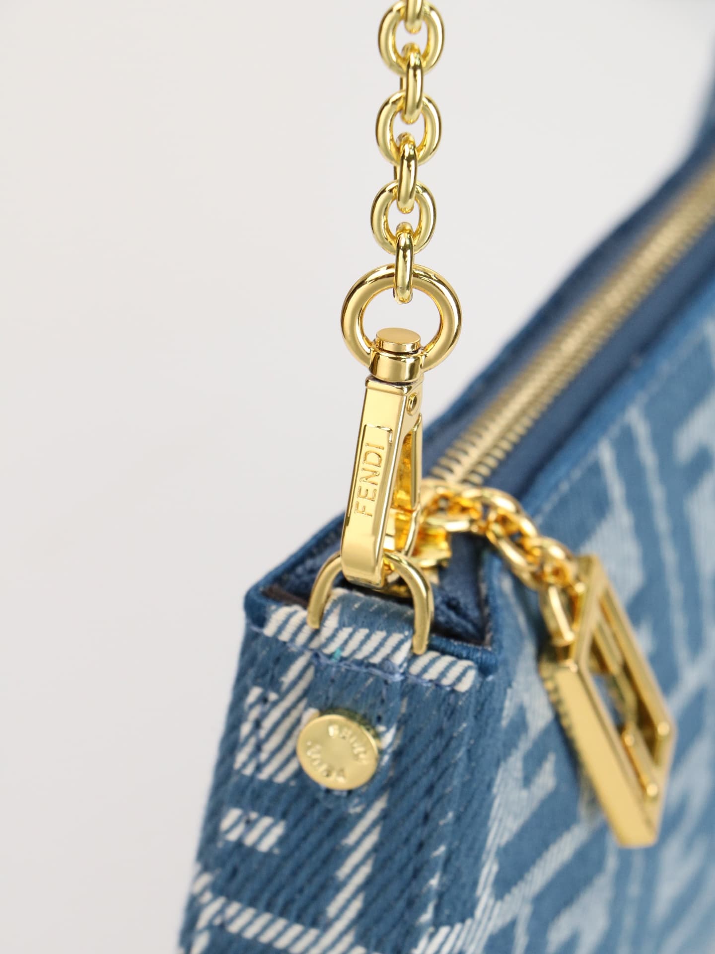 C2863 Model 7717 Baguette handbag. Made of denim print material, with classic double F logos. Features a detachable thin chain and long shoulder strap. Closes with zipper; the zipper pull has the distinctive FF pattern. It’s compact and elegant, perfect f — image 5