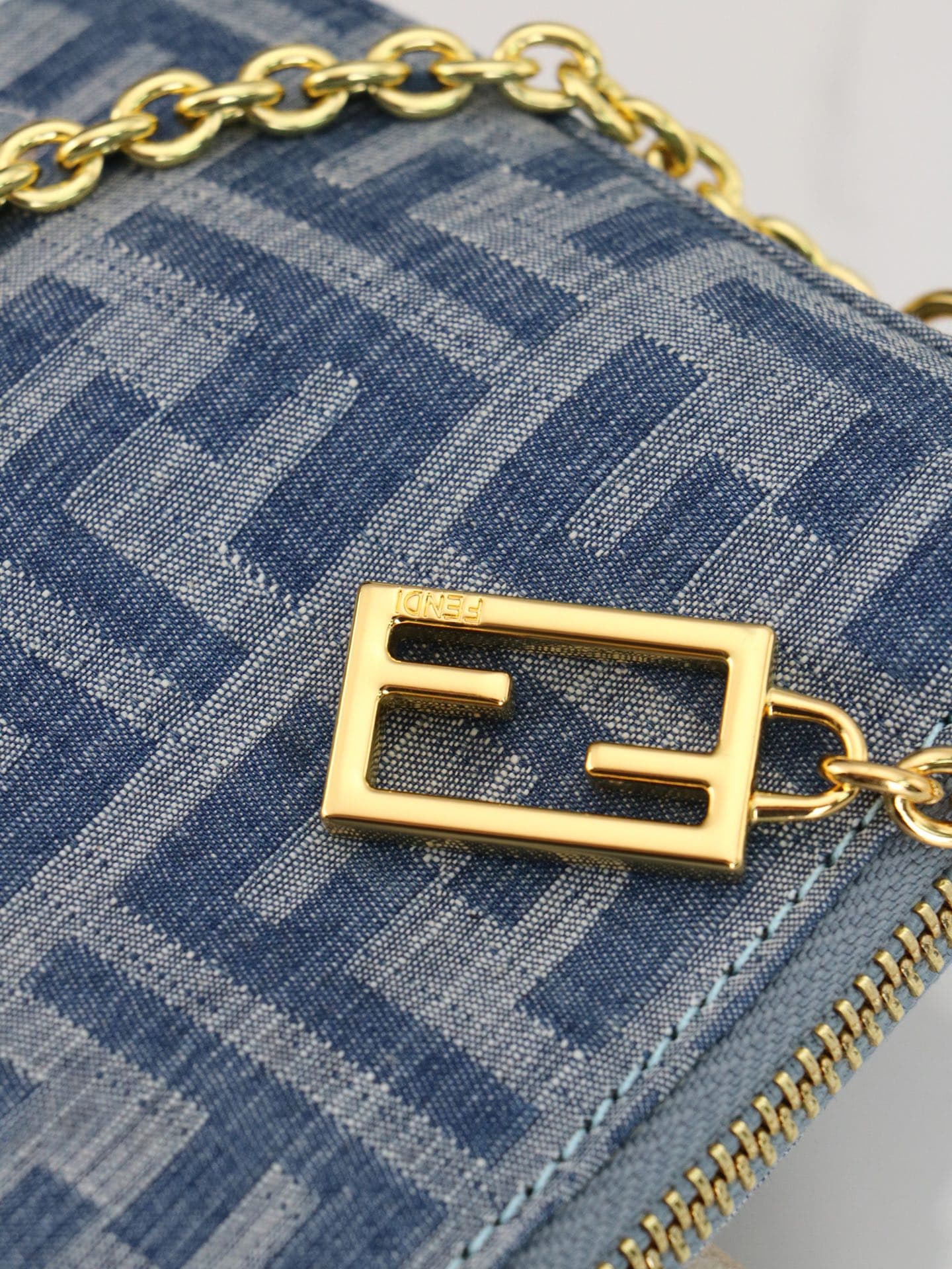 C2859 Model 7717 Baguette handbag. Made of denim print material, with classic double F logos. Features detachable thin chains and long shoulder straps. Opened with zippers, and the zipper pulls have the distinctive FF pattern. It’s compact and elegant; pe — image 6