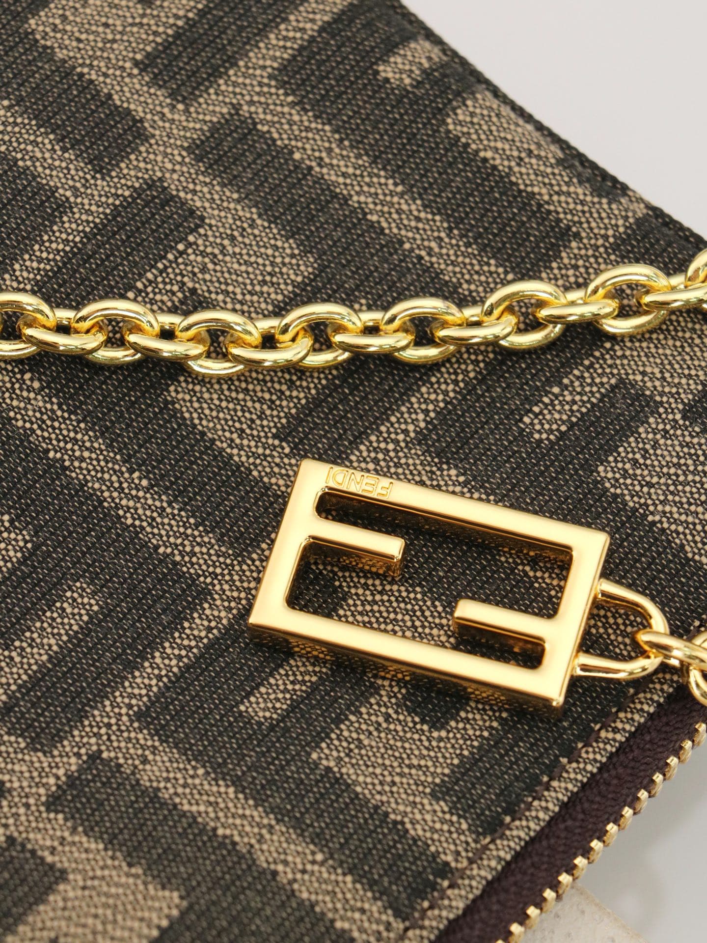 C2862 (Original fabric with box) Model 7717Fendi. New model 🆕 Baguette brown print FF fabric handbag. Equipped with a detachable thin chain; can be carried in hand or under the arm. Zipper for opening/closing; the zipper pull features the distinctive FF p — image 5