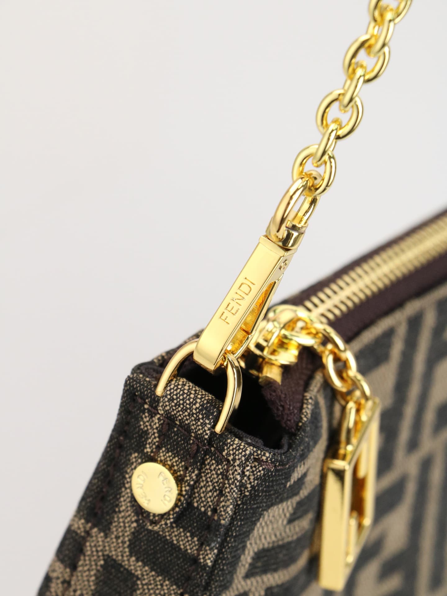 C2862 (Original fabric with box) Model 7717Fendi. New model 🆕 Baguette brown print FF fabric handbag. Equipped with a detachable thin chain; can be carried in hand or under the arm. Zipper for opening/closing; the zipper pull features the distinctive FF p — image 4