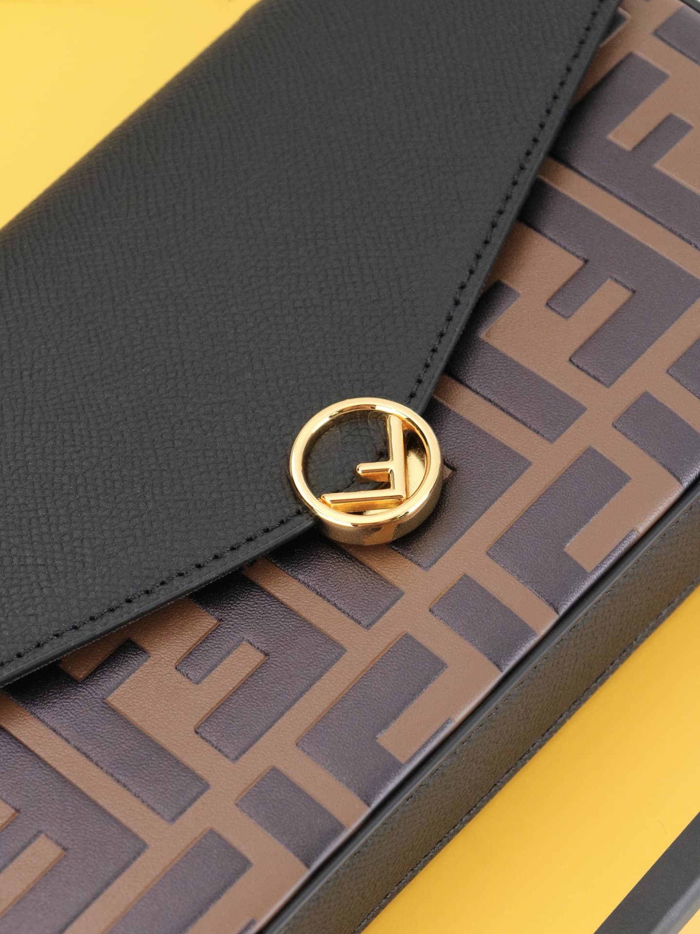 C2869 Fendi mini handbag with geometric pattern flap, equipped with a zipper closure.可拆卸 chain strap. Interior has flat pockets. The bag’s exterior is made of iconic brown leather with black raised FF print; it includes two detachable inner pockets – one  — image 5