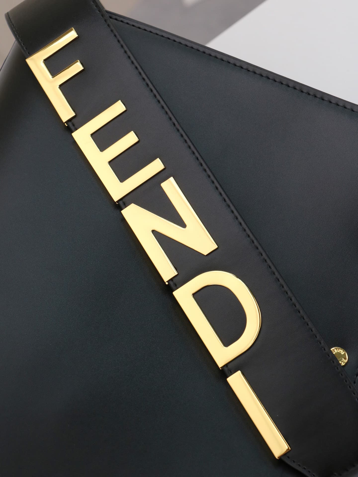 C2844 Return item 【FENDI x-lite】 — image 5