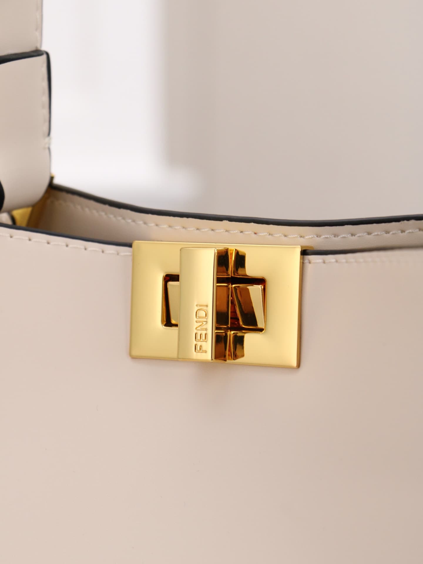 C2846 Return item 【FENDI x-lite】 — image 4