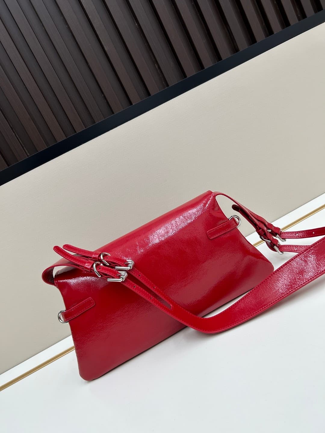 C3168 New GIVENCHY model: Small shoulder bag made of glossy leather with a polished finish — image 3