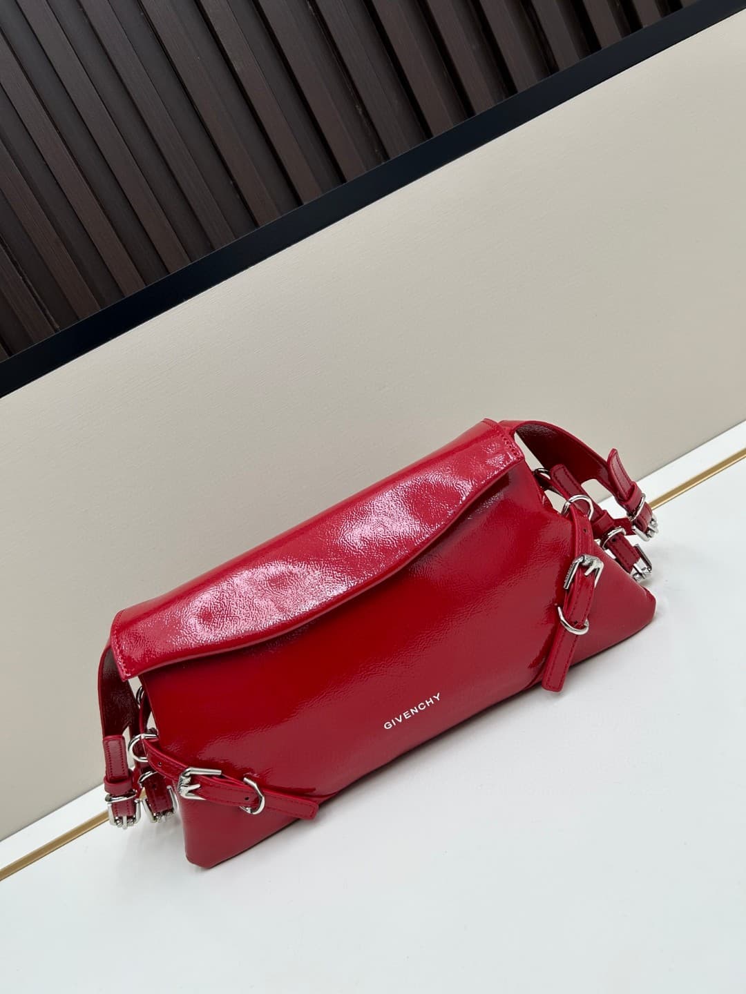 C3168 New GIVENCHY model: Small shoulder bag made of glossy leather with a polished finish — image 4