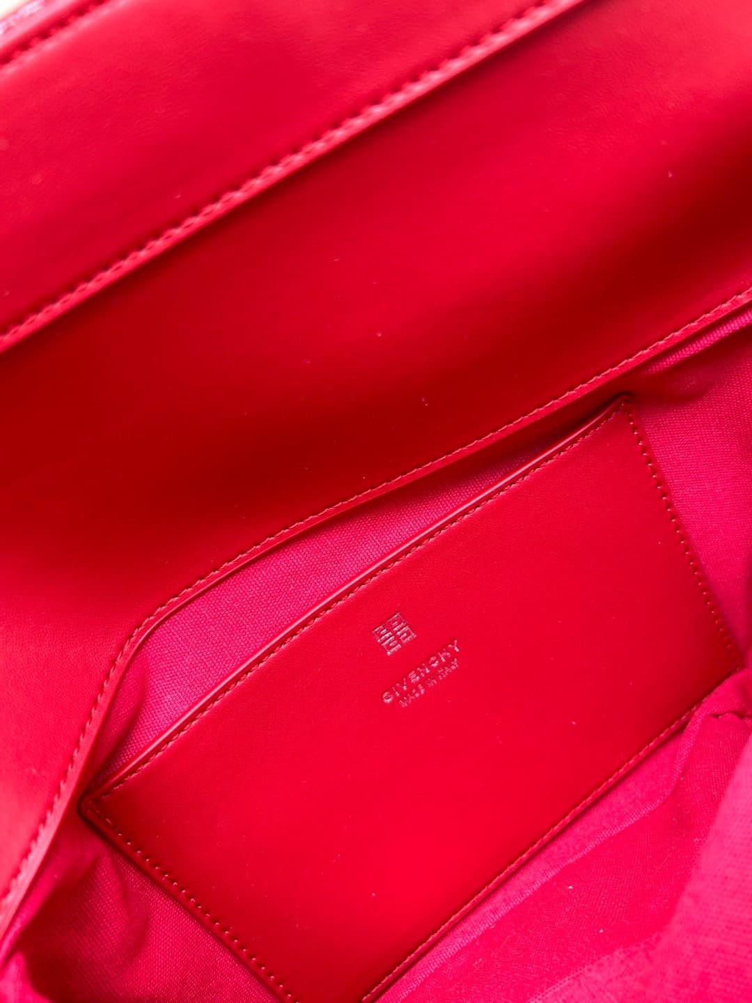 C3168 New GIVENCHY model: Small shoulder bag made of glossy leather with a polished finish — image 8