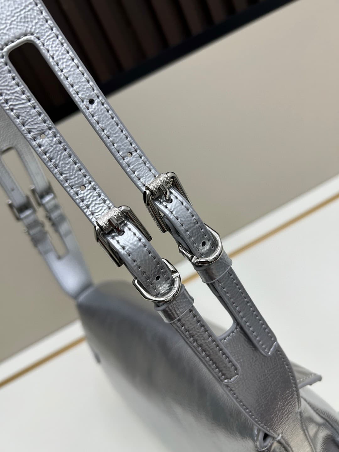 C3167 New GIVENCHY model: Small shoulder bag made of polished leather with a shiny finish — image 6