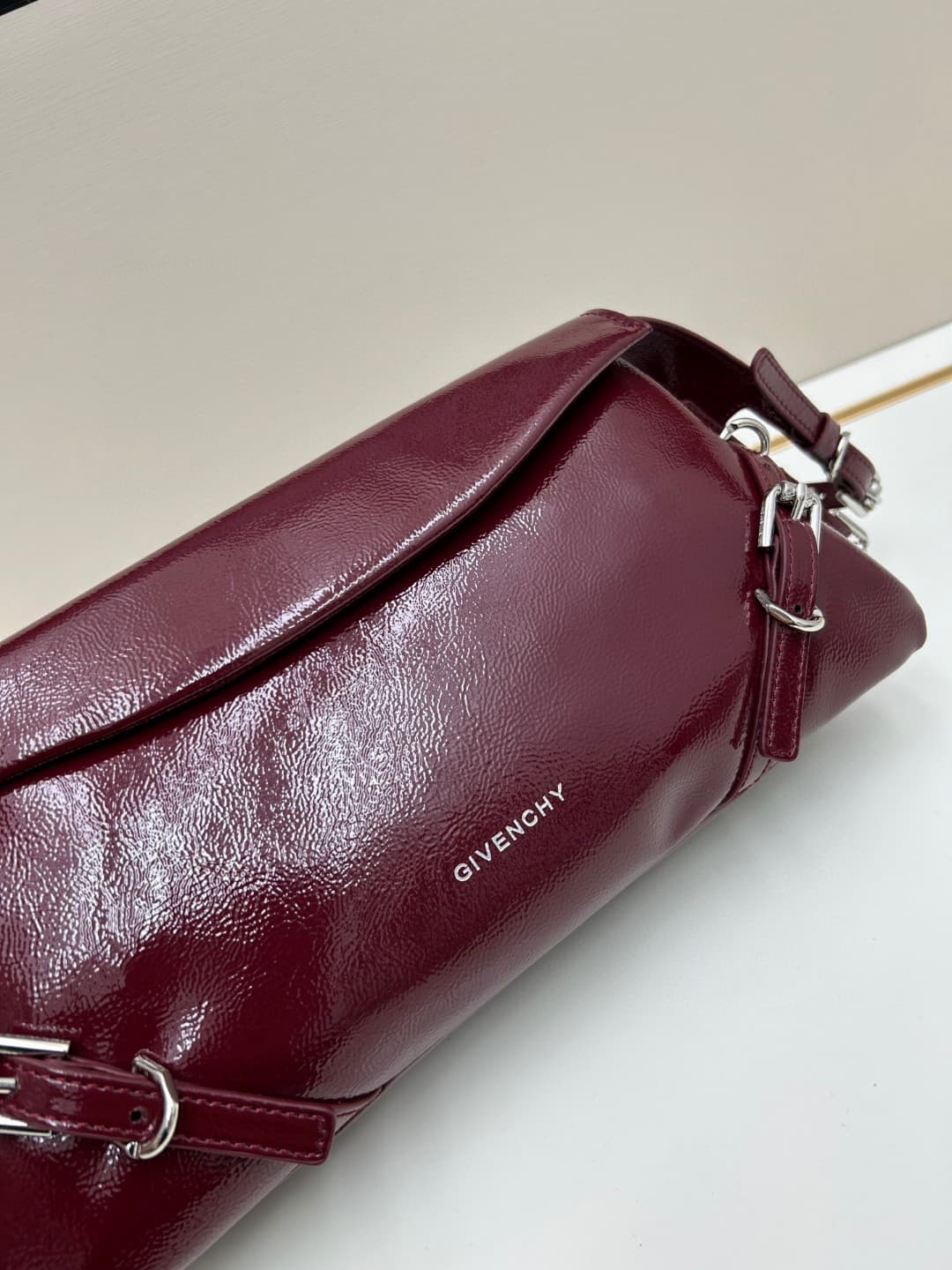 C3166 New GIVENCHY model: Small shoulder bag made of glossy leather with a polished finish — image 5