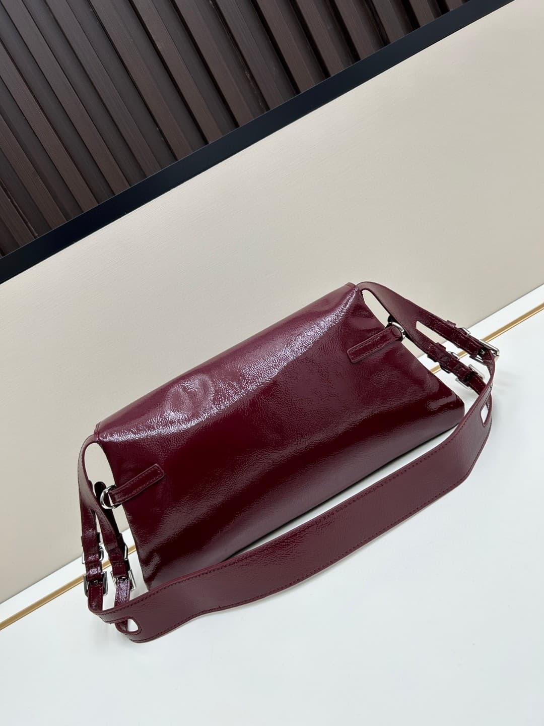 C3166 New GIVENCHY model: Small shoulder bag made of glossy leather with a polished finish — image 3