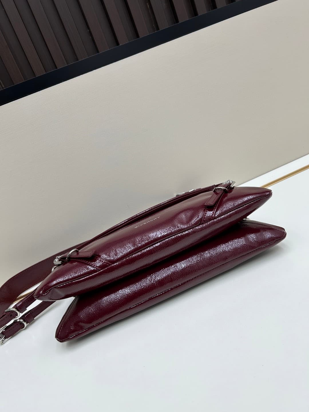 C3166 New GIVENCHY model: Small shoulder bag made of glossy leather with a polished finish — image 6
