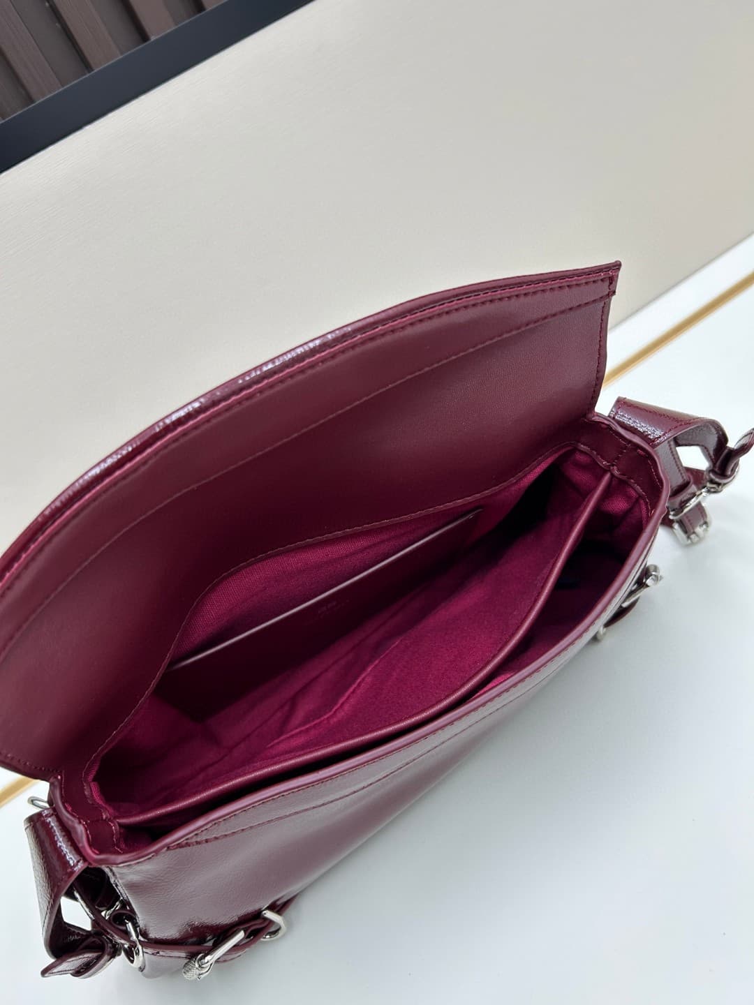 C3166 New GIVENCHY model: Small shoulder bag made of glossy leather with a polished finish — image 7