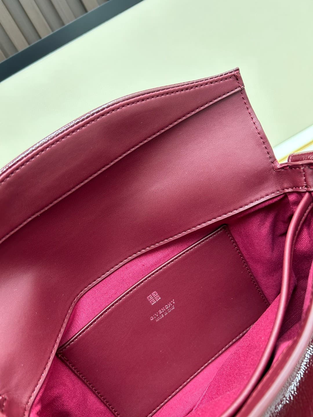 C3166 New GIVENCHY model: Small shoulder bag made of glossy leather with a polished finish — image 8