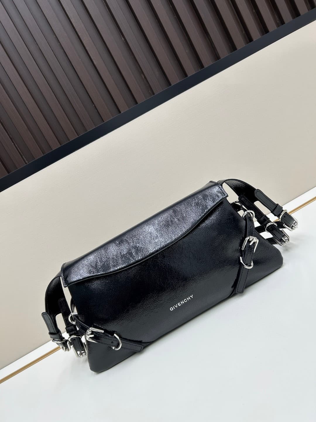 C3165 New GIVENCHY model: Small shoulder bag made of glossy leather with a polished finish — image 2
