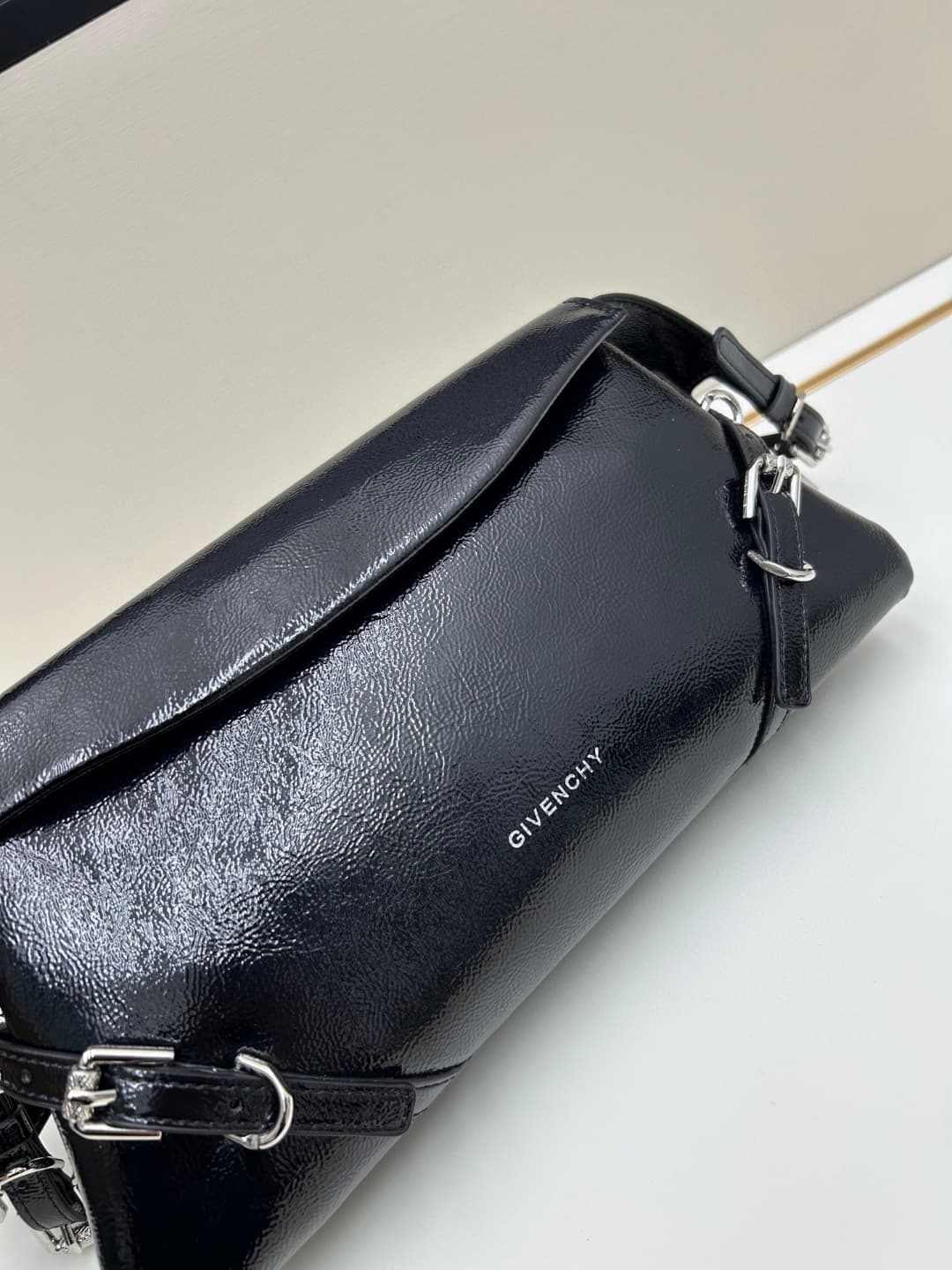C3165 New GIVENCHY model: Small shoulder bag made of glossy leather with a polished finish — image 5