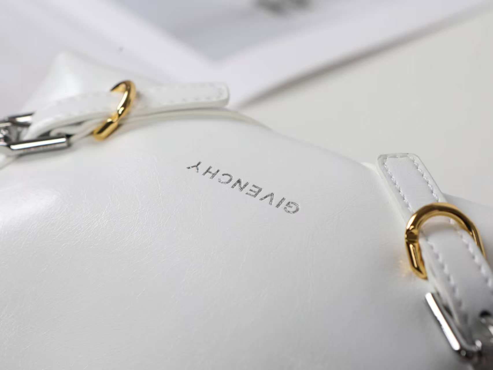 C3162 New 200 model. Givenchy/Voyou nano summer collection – cute design, detachable shoulder strap, metal clasp, leather shoulder bag with sling function, phone bag, mini size. Top-grade leather, dimensions: 19*16, 5*4 cm; model number: V0999 — image 6