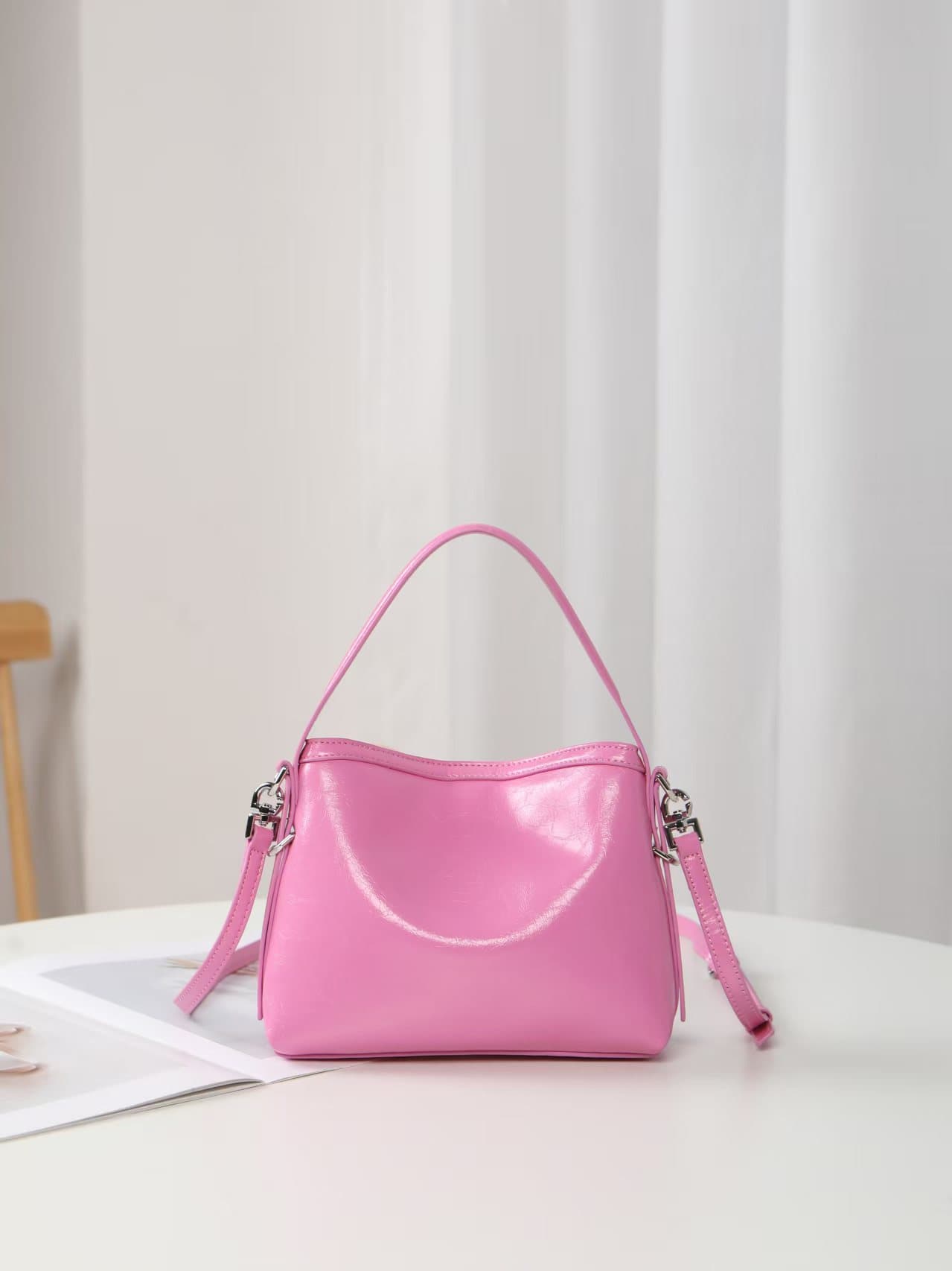 C3161 New 200 model. Givenchy/Voyou nano summer collection – cute design, detachable shoulder strap, metal clasp, leather shoulder bag with斜 carry function, phone bag, mini size. Top-grade leather, dimensions: 19*16, 5*4 (in centimeters). Model number: V0 — image 3