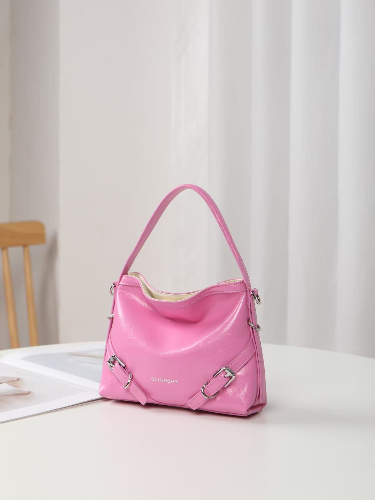 C3161 New 200 model. Givenchy/Voyou nano summer collection – cute design, detachable shoulder strap, metal clasp, leather shoulder bag with斜 carry function, phone bag, mini size. Top-grade leather, dimensions: 19*16, 5*4 (in centimeters). Model number: V0 — image 2