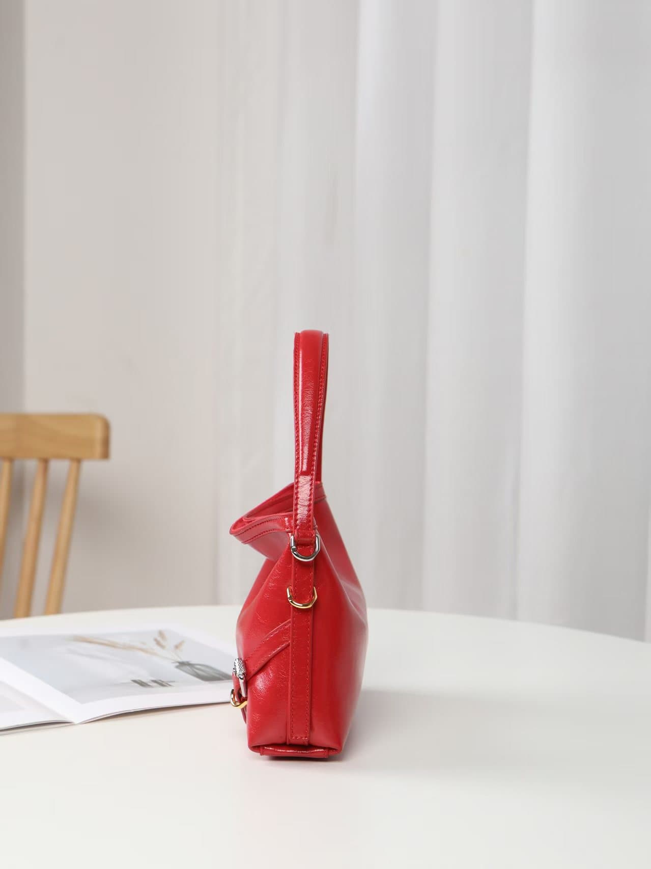 C3160 New 200 model. Givenchy/Voyou nano summer collection – cute design, detachable shoulder strap, metal clasp, leather shoulder bag with crossbody function, phone bag, mini size. Top-grade leather, dimensions: 19*16, 5*4 cm; model number: V0999 — image 3