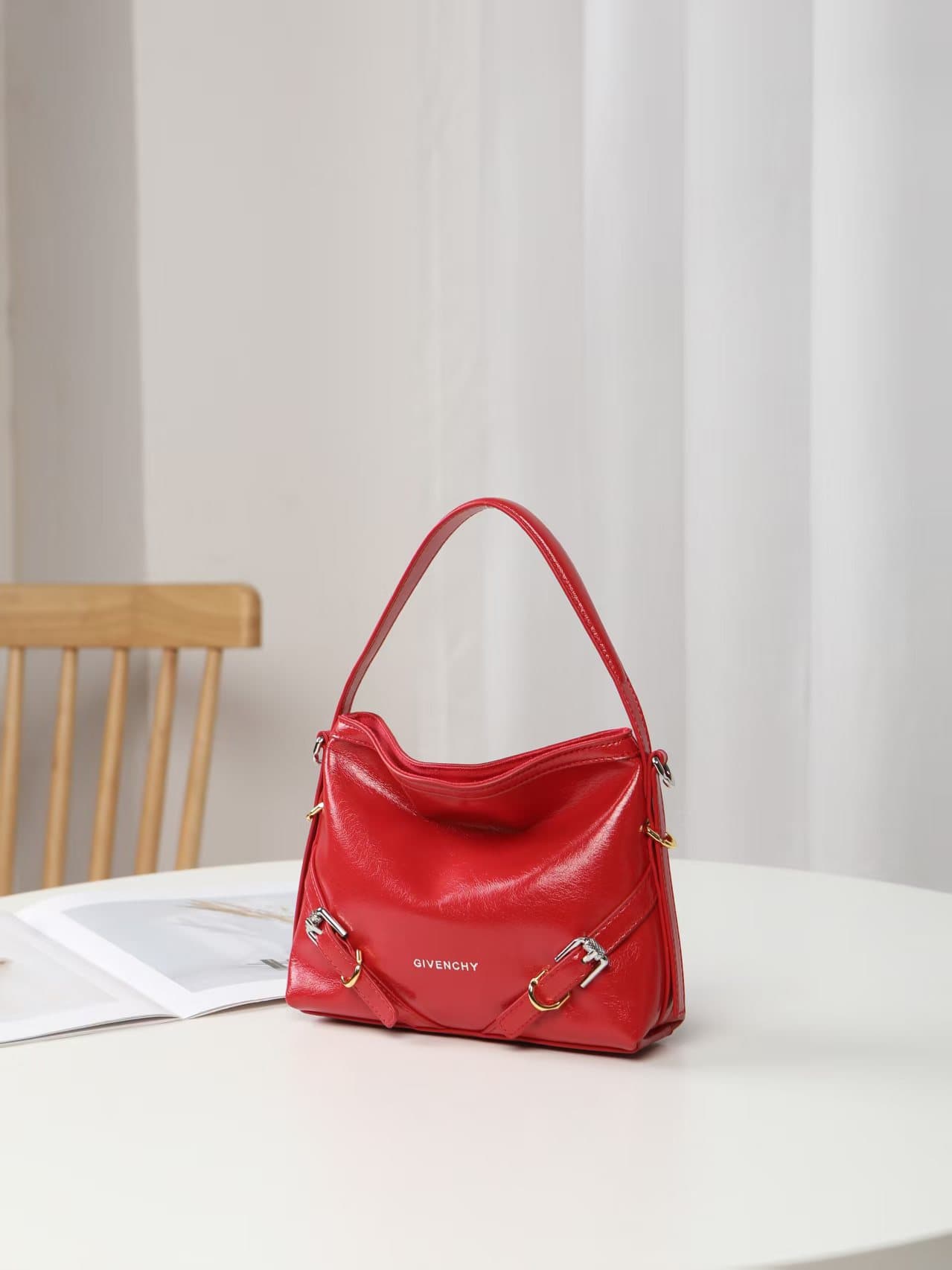 C3160 New 200 model. Givenchy/Voyou nano summer collection – cute design, detachable shoulder strap, metal clasp, leather shoulder bag with crossbody function, phone bag, mini size. Top-grade leather, dimensions: 19*16, 5*4 cm; model number: V0999 — image 2