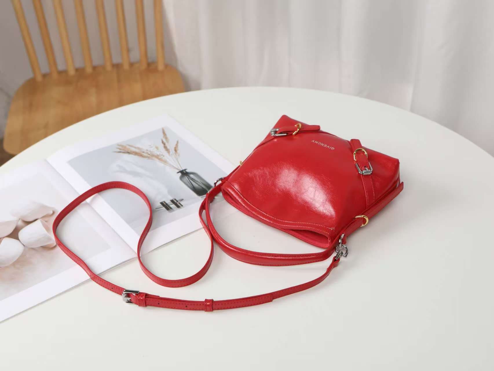 C3160 New 200 model. Givenchy/Voyou nano summer collection – cute design, detachable shoulder strap, metal clasp, leather shoulder bag with crossbody function, phone bag, mini size. Top-grade leather, dimensions: 19*16, 5*4 cm; model number: V0999 — image 7