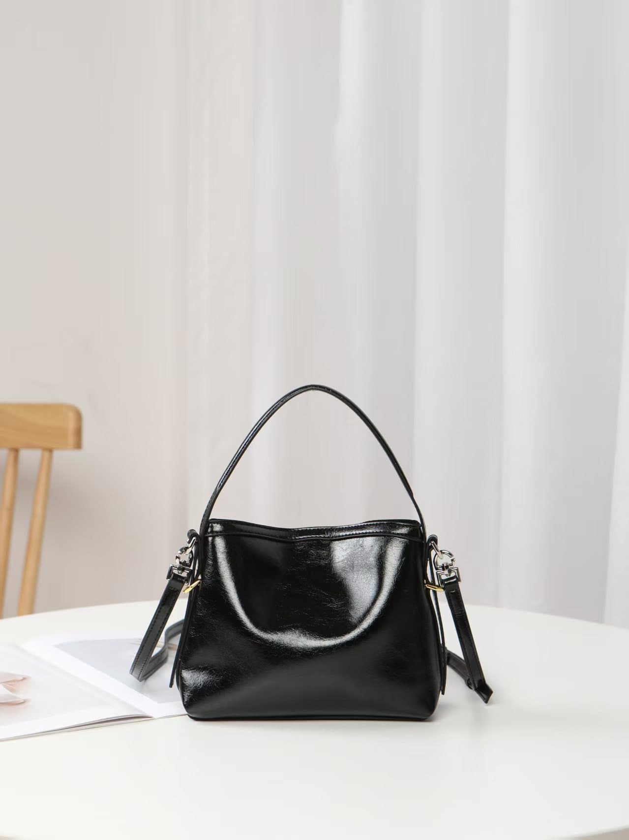 C3159 New model 200. Givenchy/Voyou nano summer collection – cute design, detachable shoulder strap, metal clasp, leather shoulder bag with crossbody function, phone bag, mini size. Top-grade leather, dimensions: 19*16, 5*4 (in centimeters). Model number: — image 3