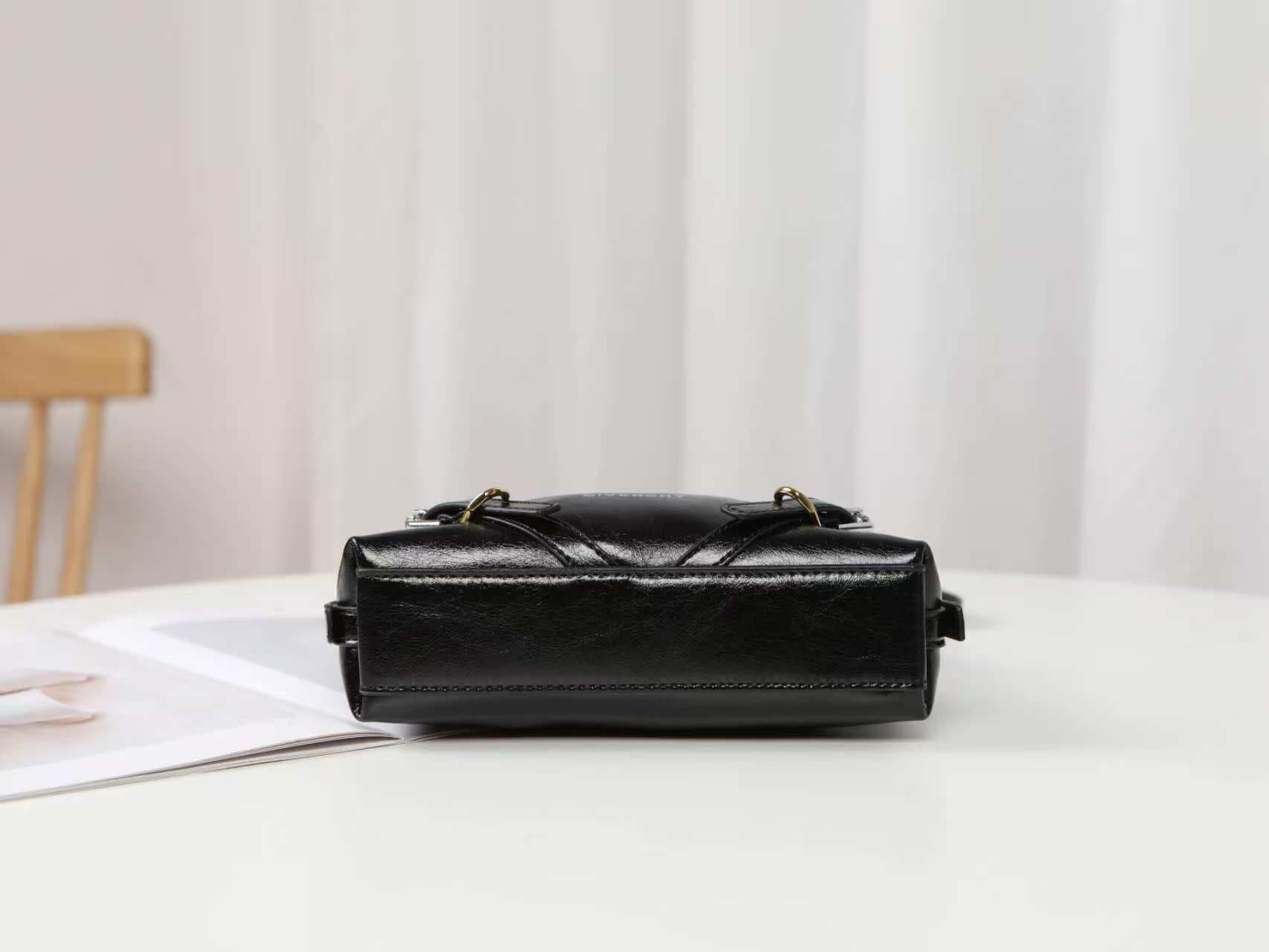 C3159 New model 200. Givenchy/Voyou nano summer collection – cute design, detachable shoulder strap, metal clasp, leather shoulder bag with crossbody function, phone bag, mini size. Top-grade leather, dimensions: 19*16, 5*4 (in centimeters). Model number: — image 6