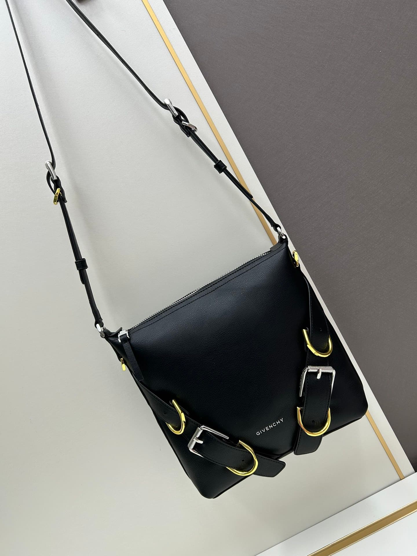 C3203 Gucci · Lightly Tanned Leather Crossbody Bag — image 2