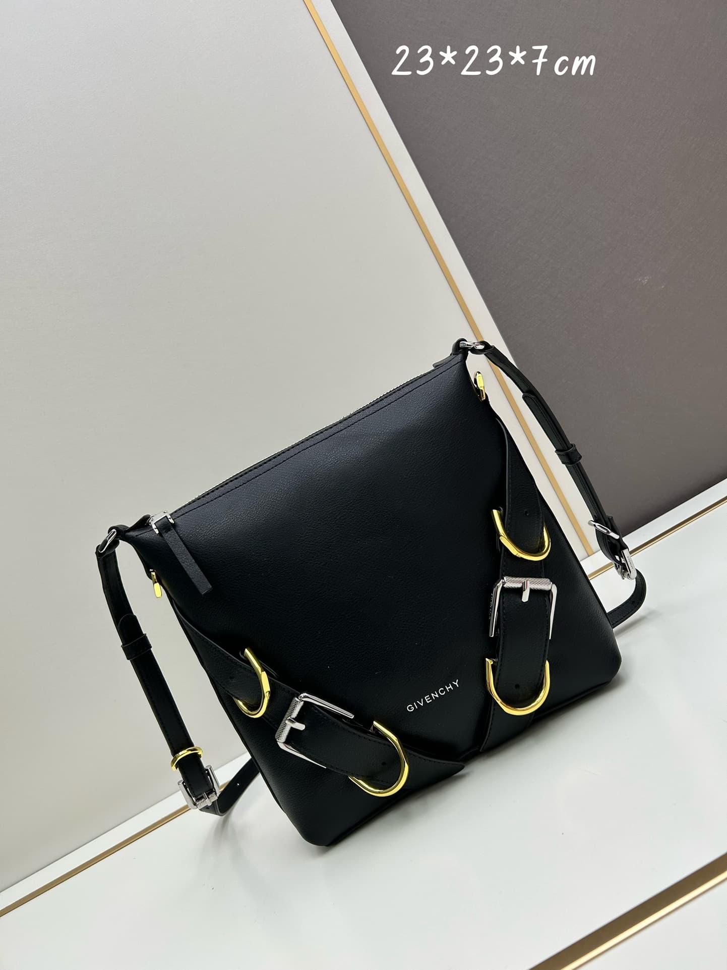C3203 Gucci · Lightly Tanned Leather Crossbody Bag — image 1