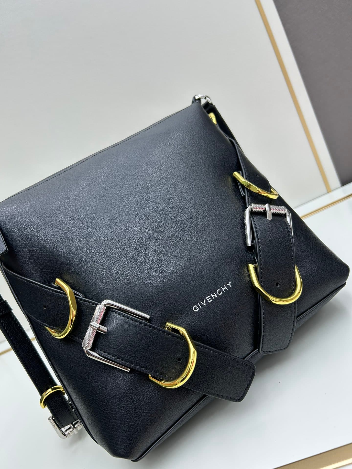 C3203 Gucci · Lightly Tanned Leather Crossbody Bag — image 5