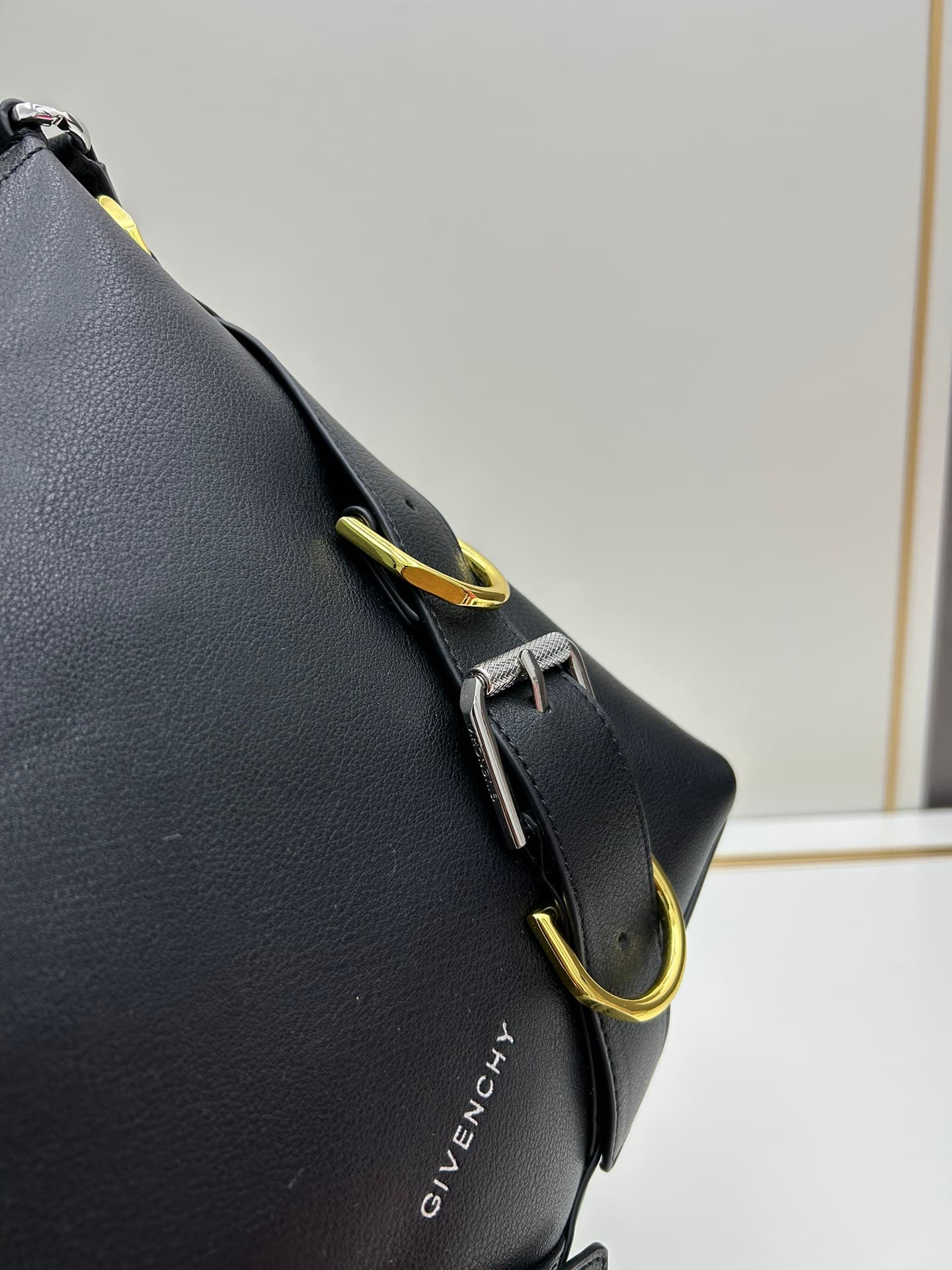 C3203 Gucci · Lightly Tanned Leather Crossbody Bag — image 7