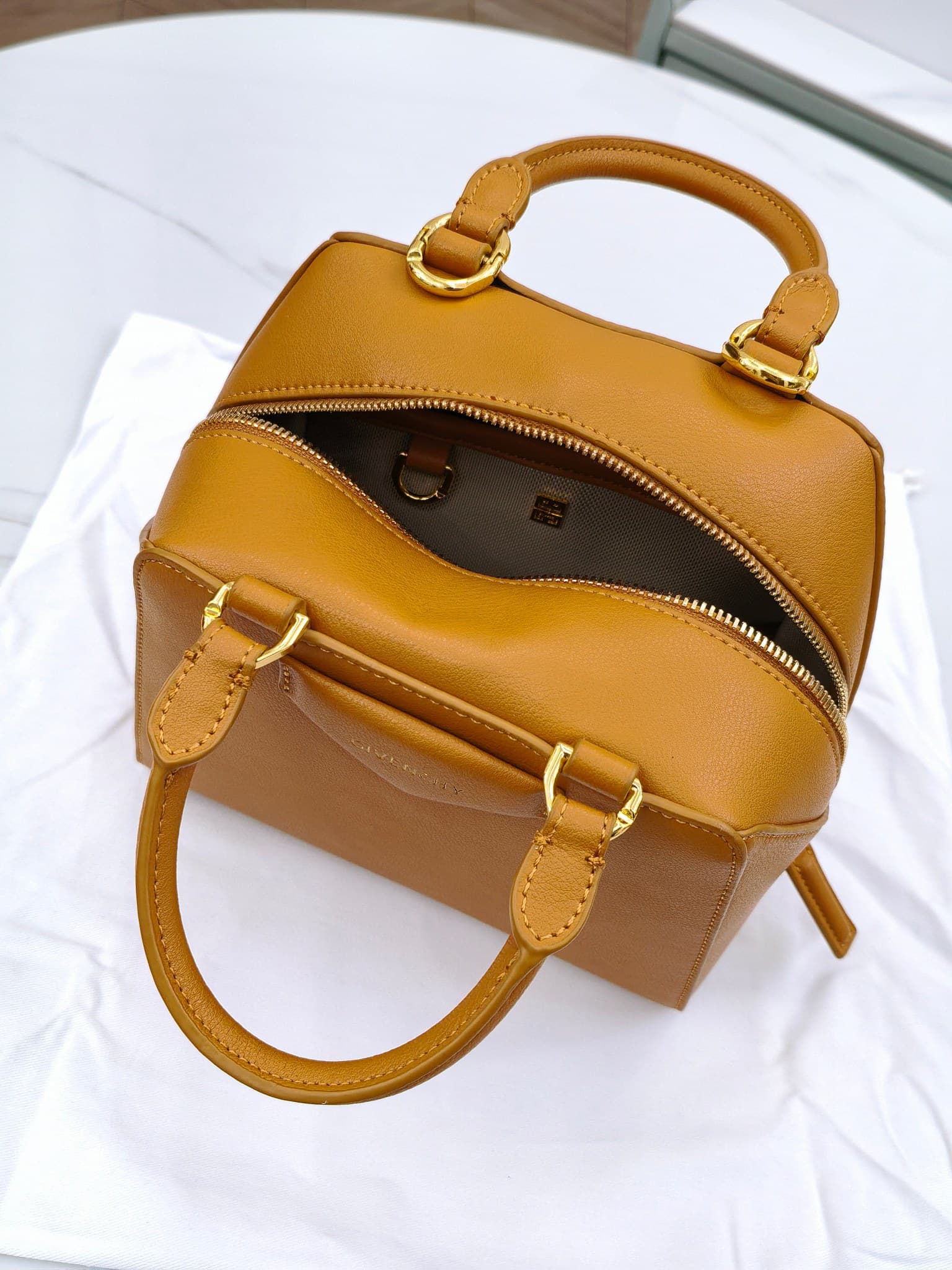 C3170 Medium size 😀😀 2024 new model, Gucci, lightly tanned glossy cowhide leather handbag or crossbody bag — image 7