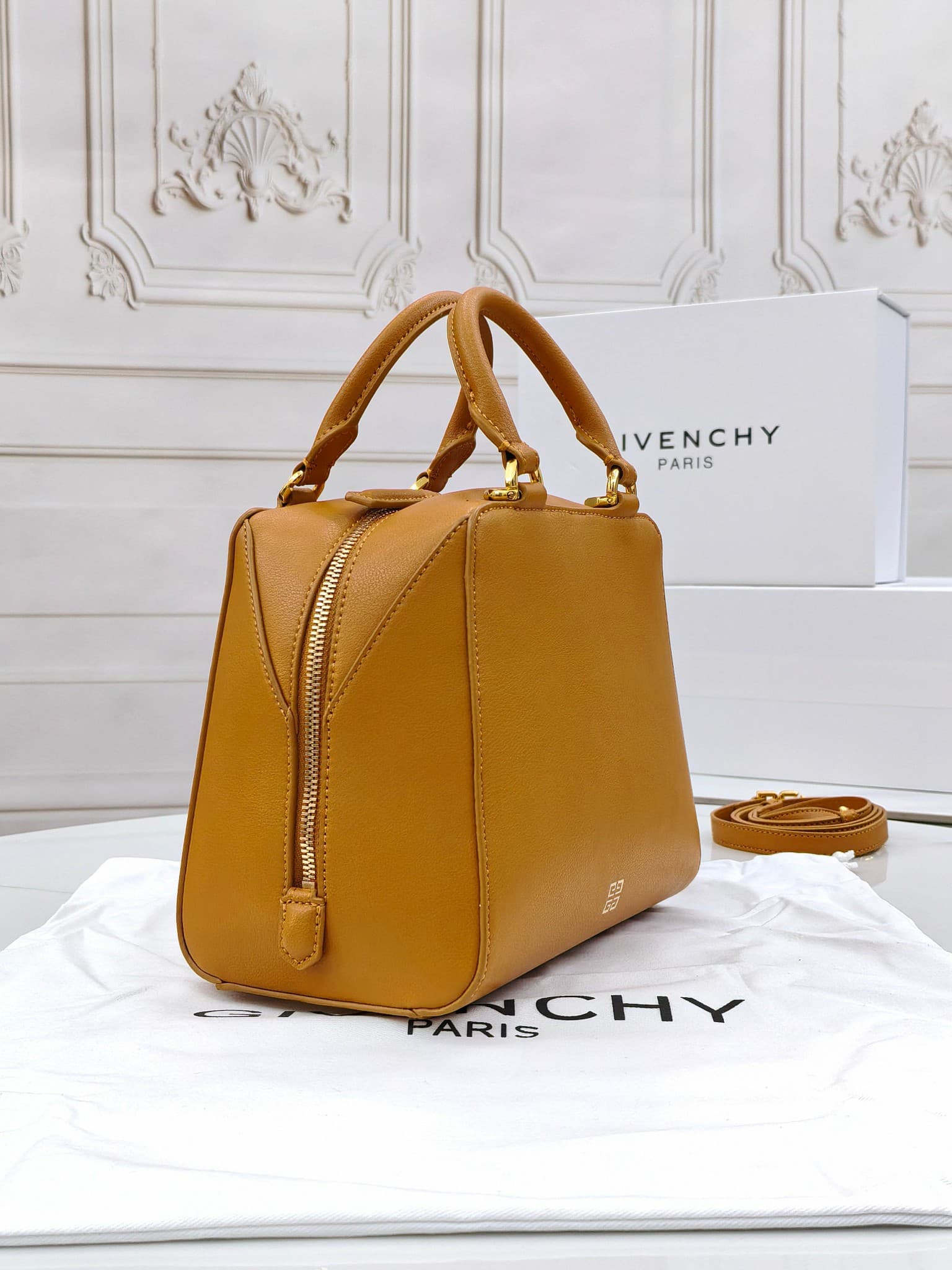 C3170 Medium size 😀😀 2024 new model, Gucci, lightly tanned glossy cowhide leather handbag or crossbody bag — image 6